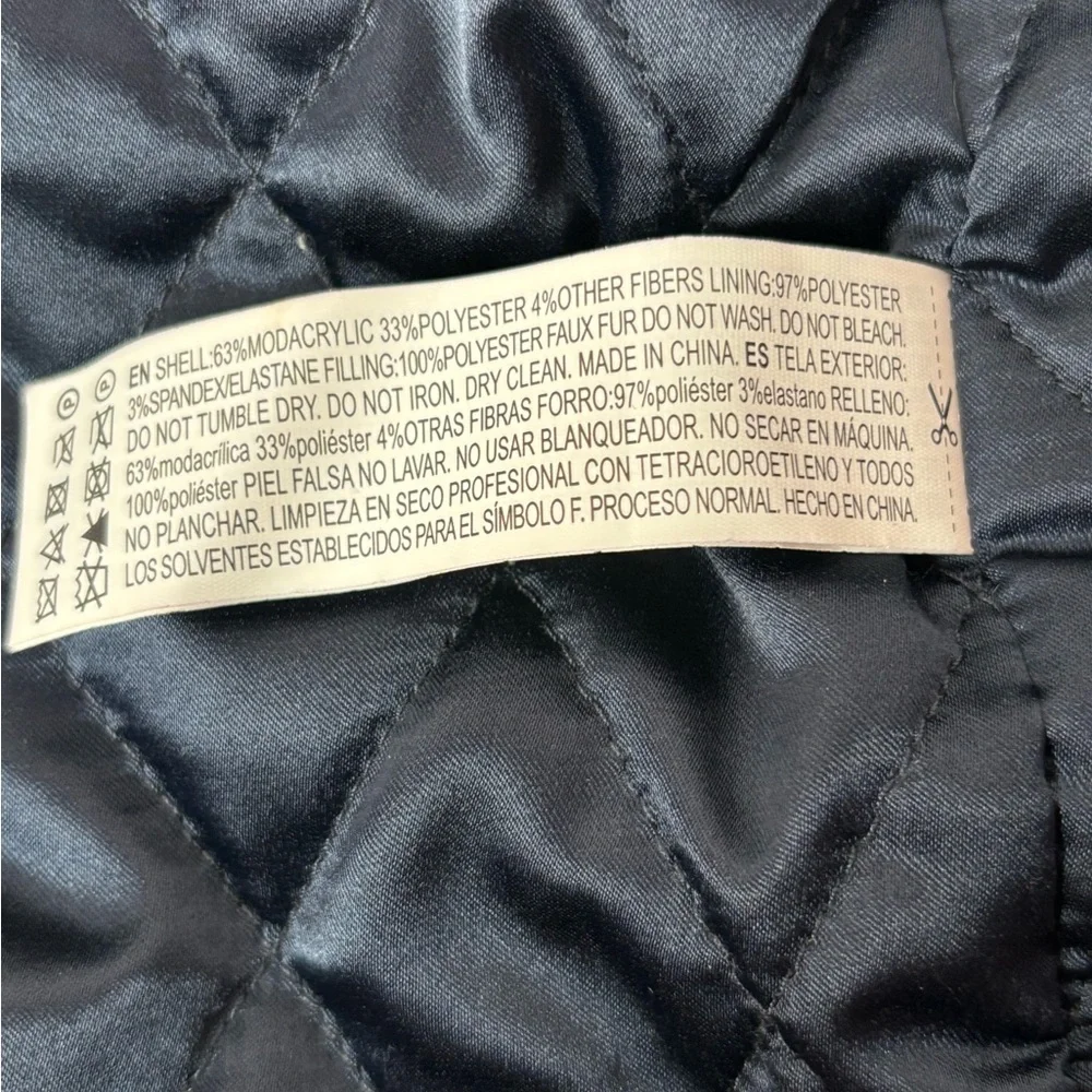 Forever 21 faux fur chevron striped coat sizeL collared one hookeye top closure - Picture 11 of 11